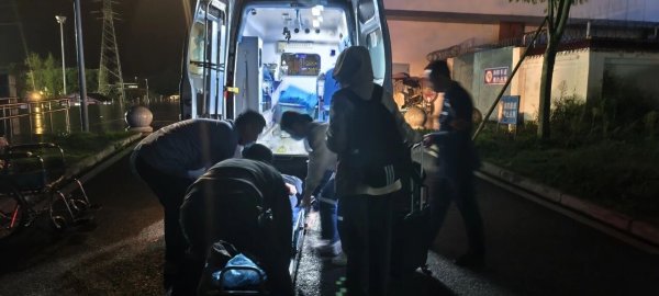 牛跟投 旅客因高反引发心脏不适 川青铁路站车联动助其及时就医｜看见正能量